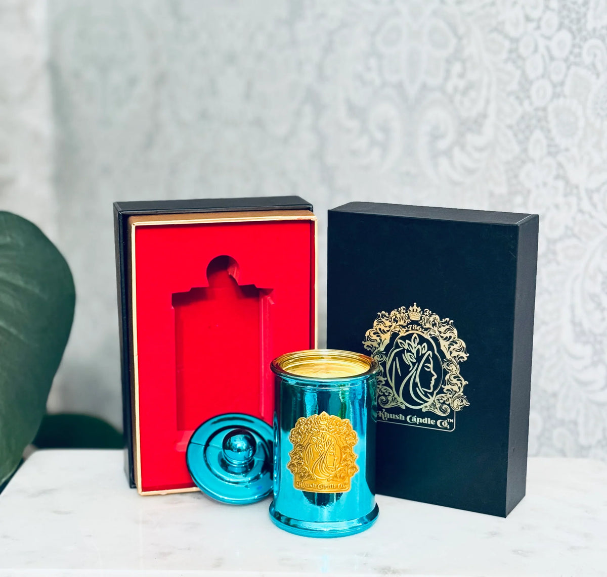 Khush Candle Petite Geste La Sakina Collection – Aqua Lacquer Candle – 5 oz