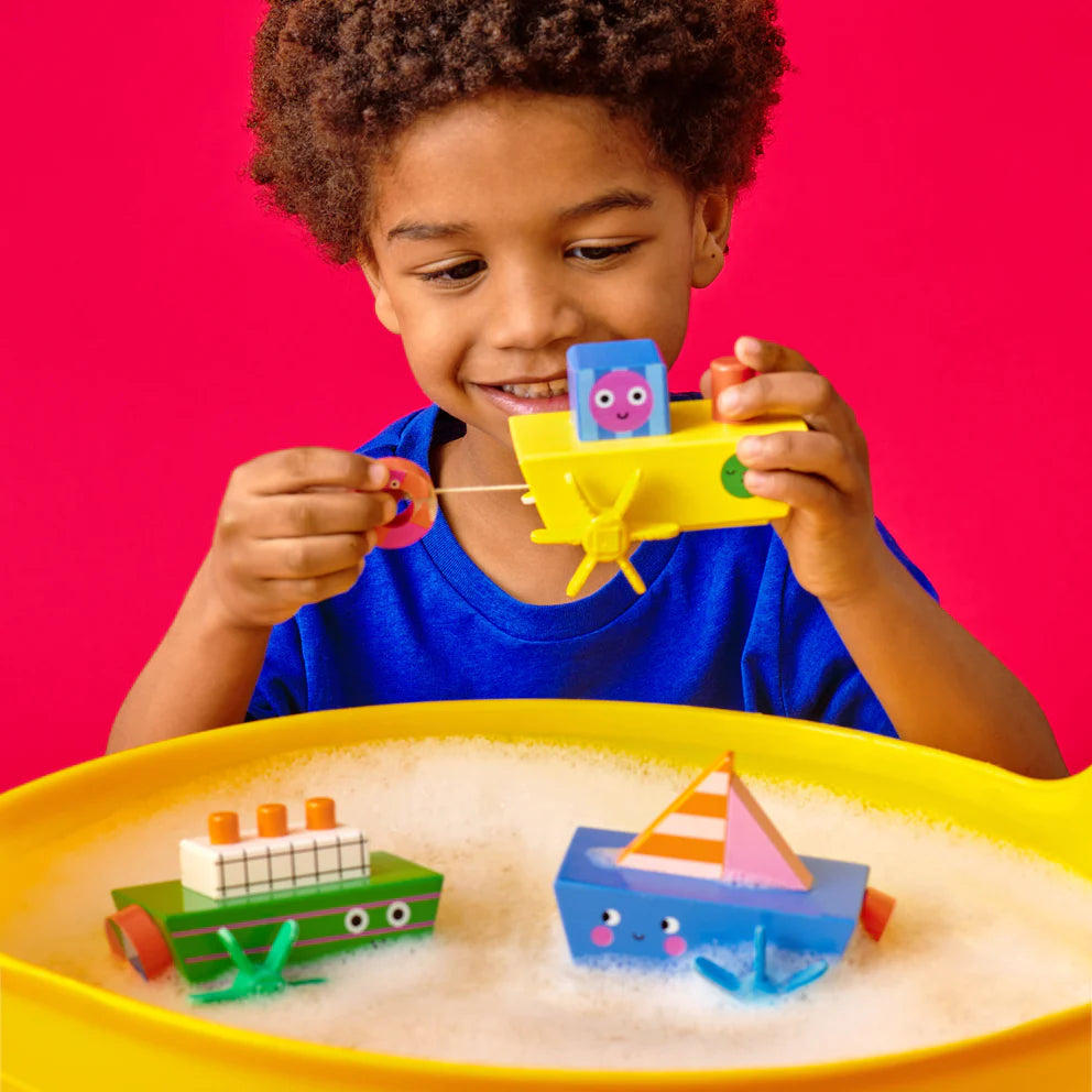 Kikkerland Pull String Bath Boats Toy – Assorted Styles – Each Sold Separately