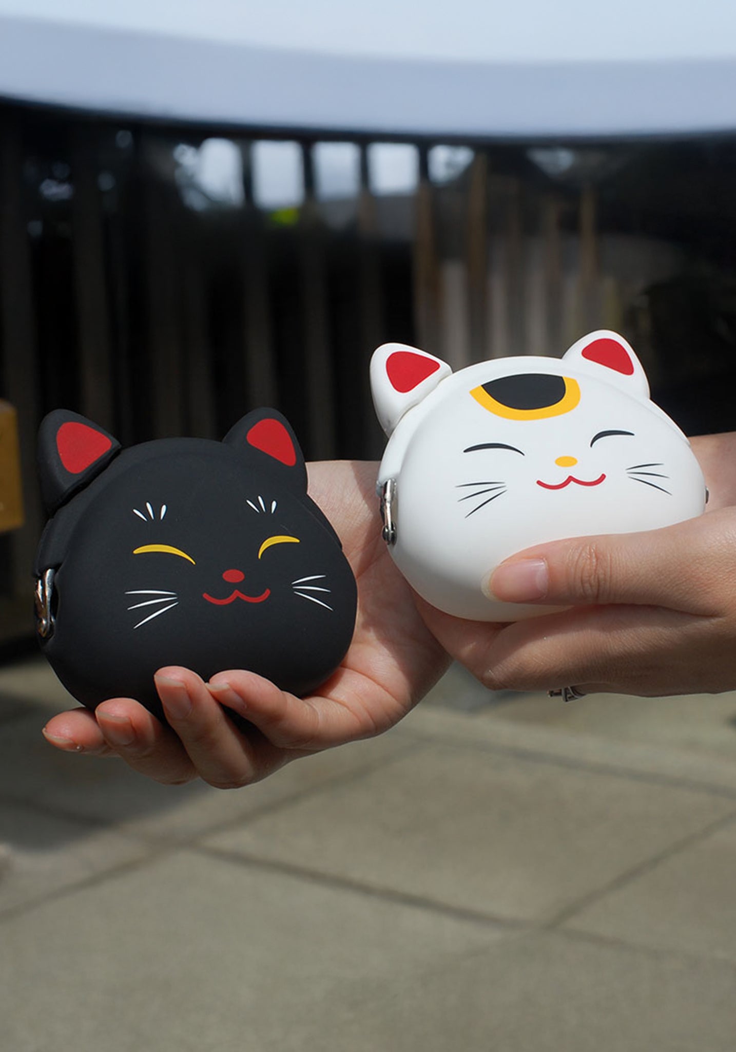 Mimi Monedero de Silicona Japonés POCHIBI – Gato de la Suerte – Blanco