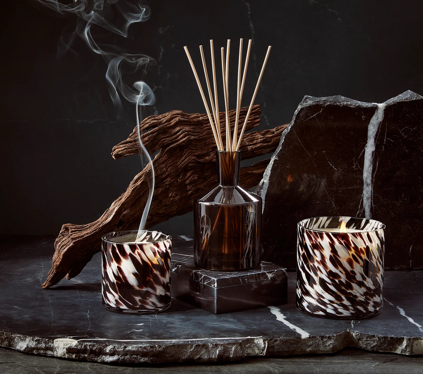 Saffron Sandalwood Reed Diffuser - Thumbnail 4