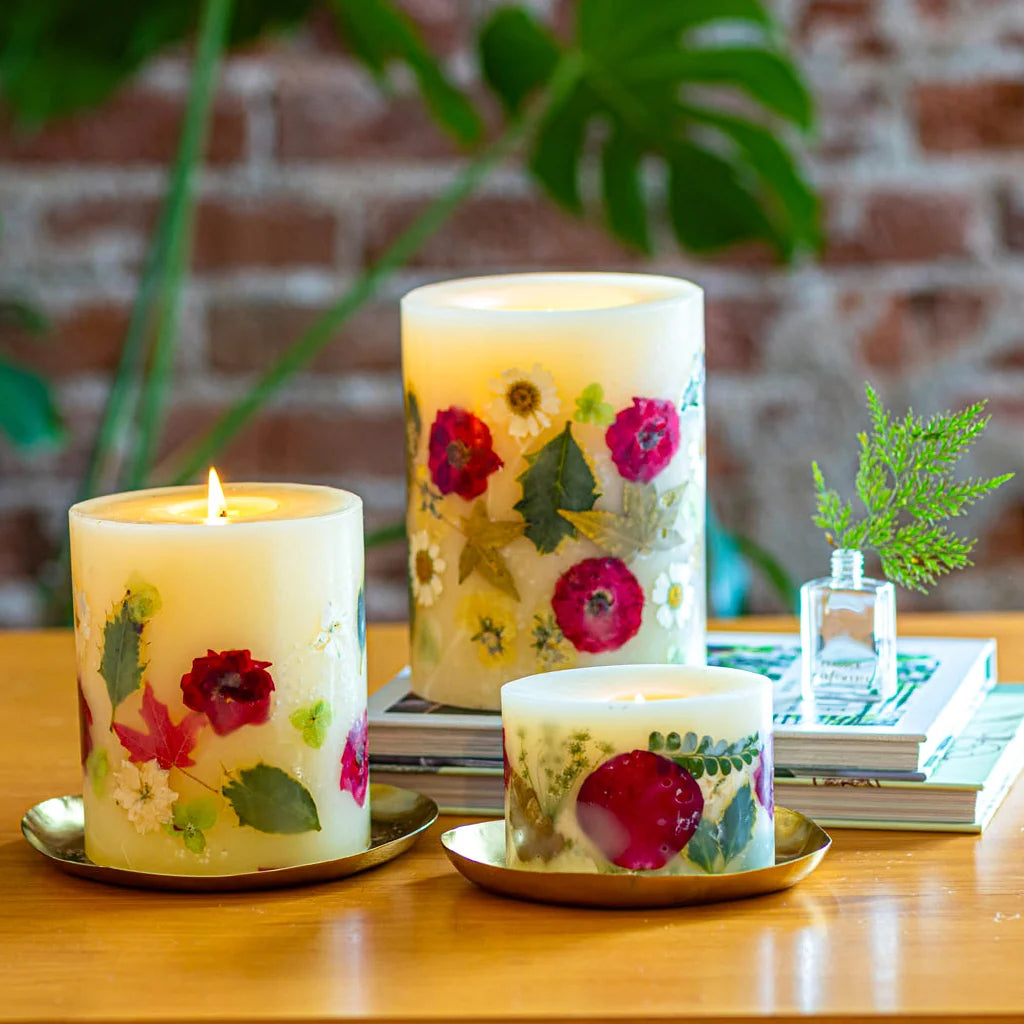 Rosy Rings Accent Botanical Candle - 4.5" x 5.5" – Winterberry Frost