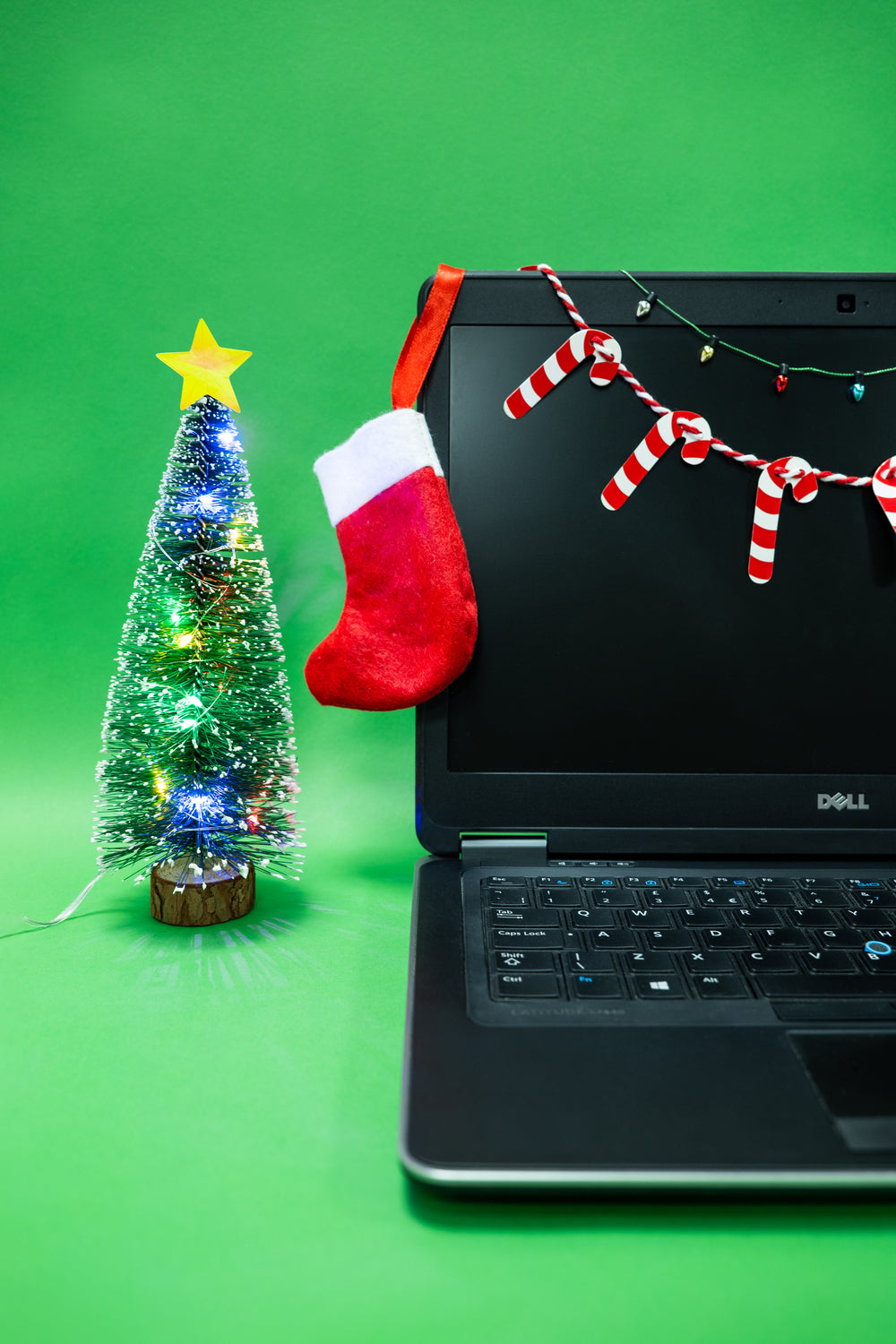 Fizz Emergency Christmas Desk Décor – Festive Holiday Accent