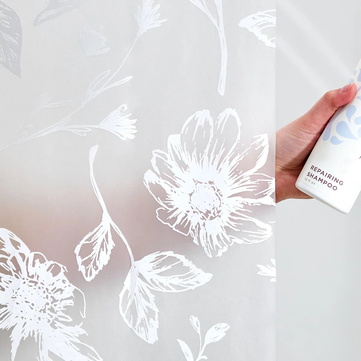 IDesign Water Resistant Peva Shower Curtain – White Daisy  – 72" x 72"