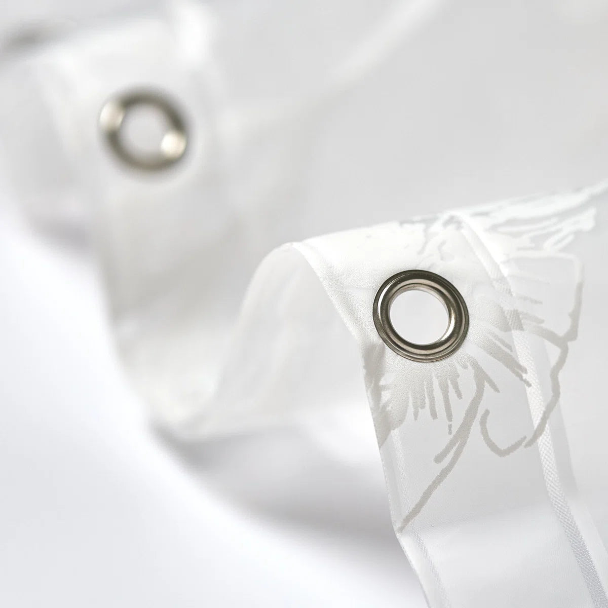 IDesign Water Resistant Peva Shower Curtain – White Daisy  – 72" x 72"