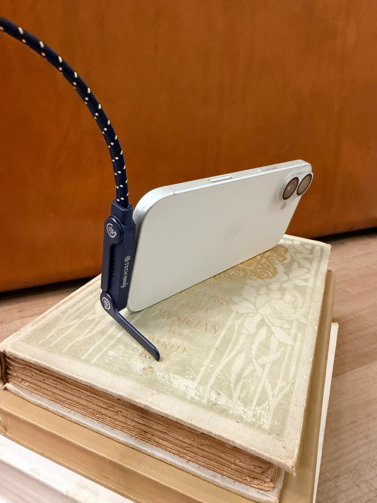Tech Candy Standing Ovation Right-Angle USB-C Cable – Navy