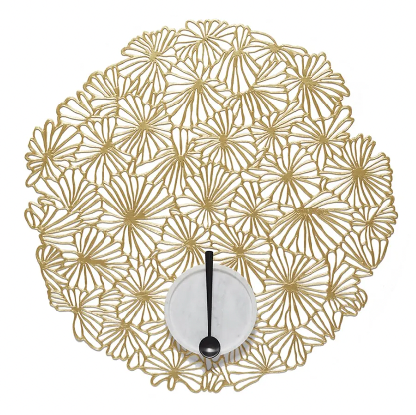 Chilewich Pressed Daisy Round Placemat – Gilded